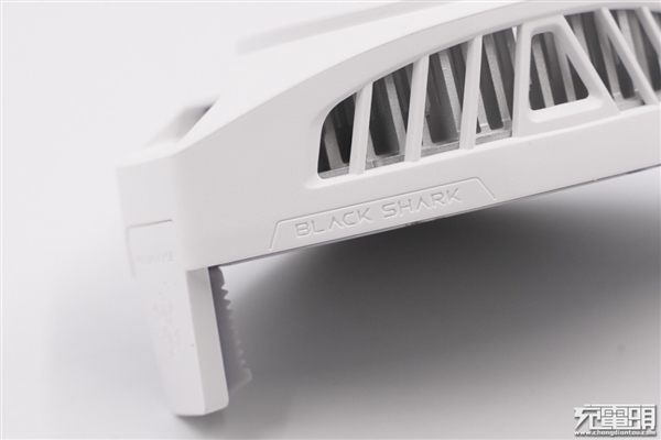 小米10定制版冰封散熱背夾BR11拆解：1分鐘降溫至15度的秘密在此