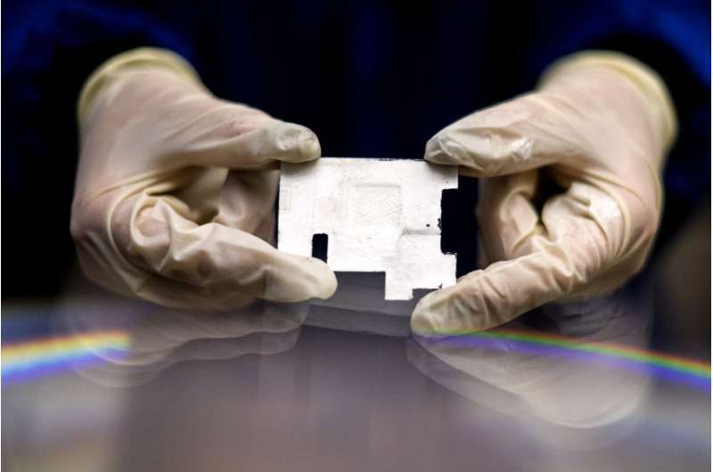 散熱效率高 比金屬更輕薄 快速熱成型陶瓷有望用于電子產品