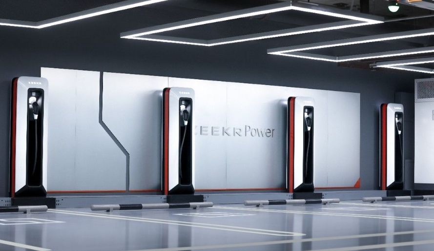 極氪科技集團(tuán)首發(fā)1.3兆瓦全液冷充電樁 單槍峰值功率全球第一