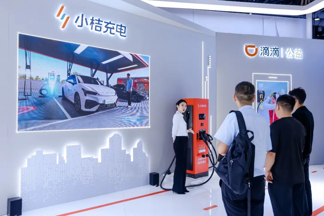 滴滴液冷柔性共享兆瓦超充樁亮相：充電1分鐘、續(xù)航百公里，最高1600kW！