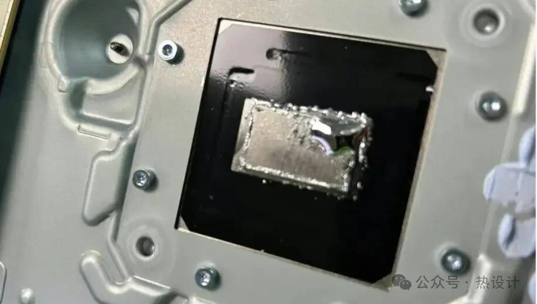 索尼PS5新機散熱升級——更新了液態(tài)金屬導(dǎo)熱界面材料布局，散熱性能更可靠